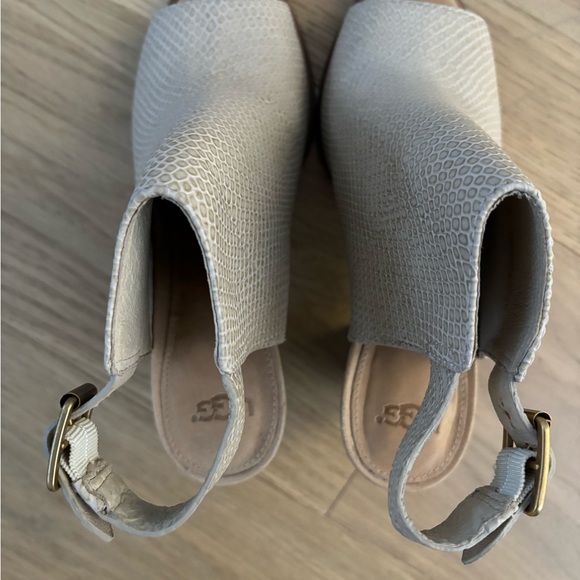 UGG Sandals - Size 8 - Picture 4 of 4